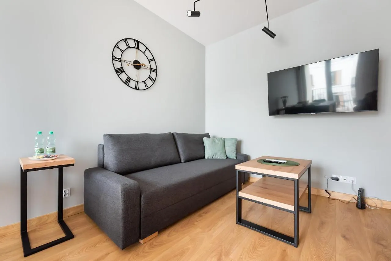 Wola Skwer Sunny Apartment Варшава