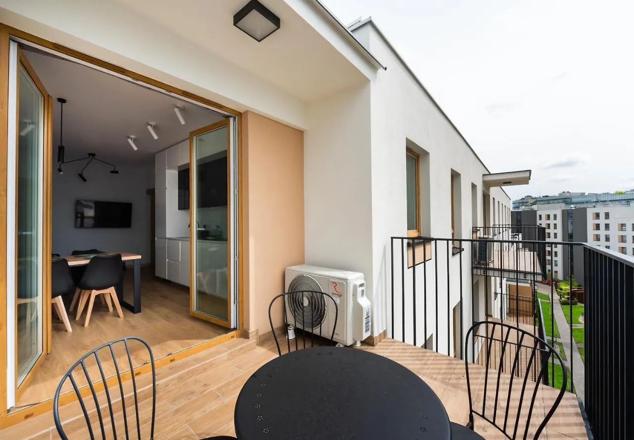 Wola Skwer Sunny Apartment location