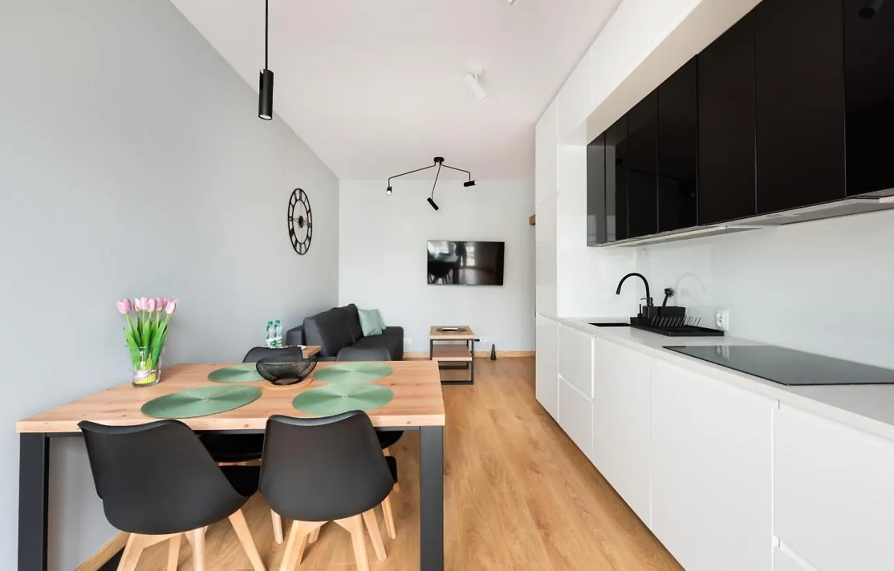 Wola Skwer Sunny Apartment Warsaw