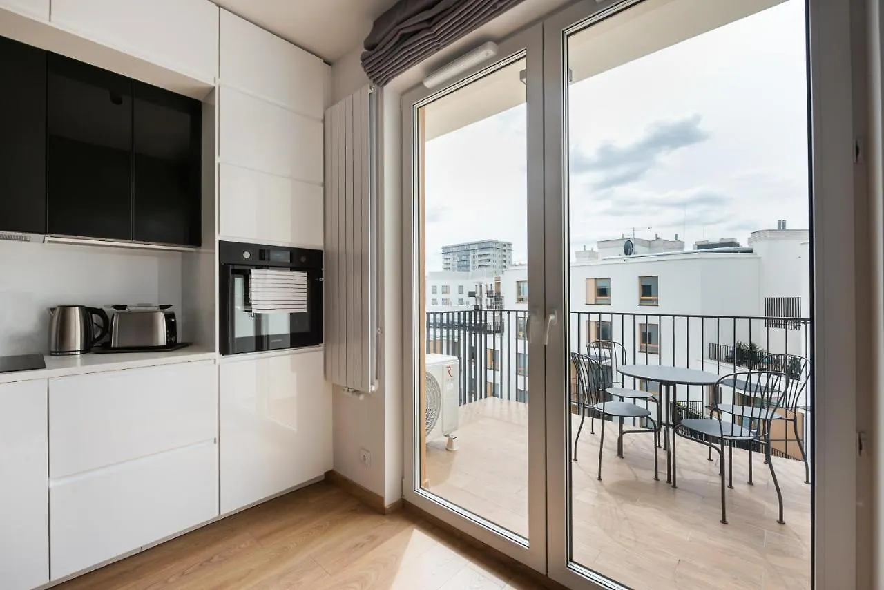 Wola Skwer Sunny Apartment Warsaw