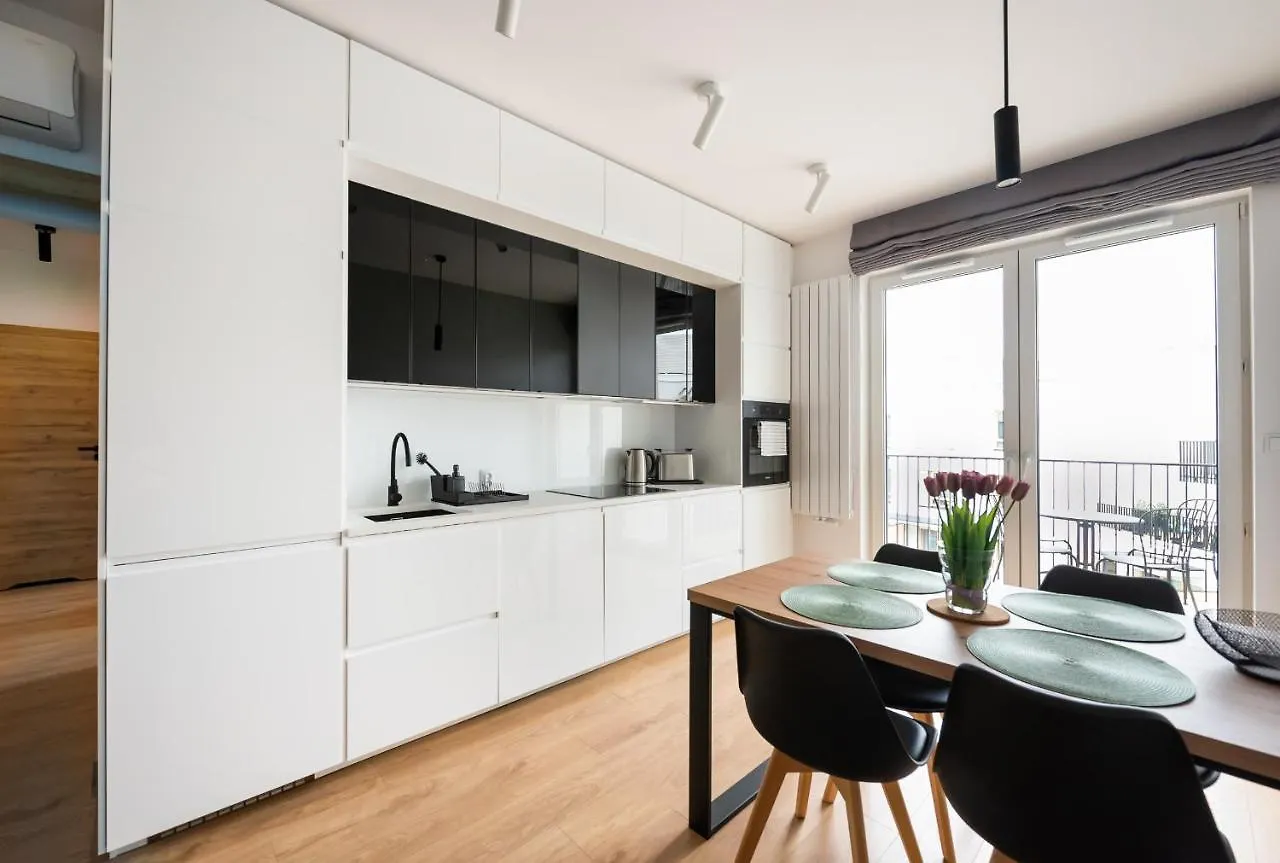 Wola Skwer Sunny Apartment Warsaw