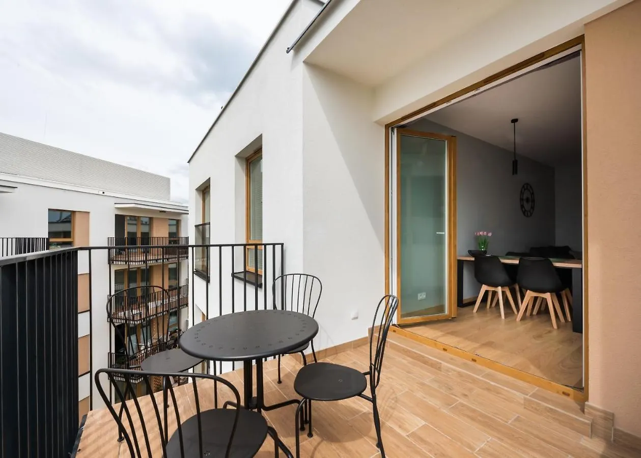 Wola Skwer Sunny Apartment Warsaw