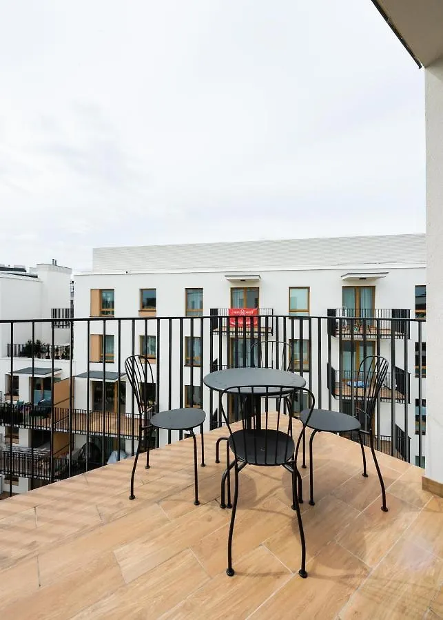 Wola Skwer Sunny Apartment Warsaw 0*,  Poland